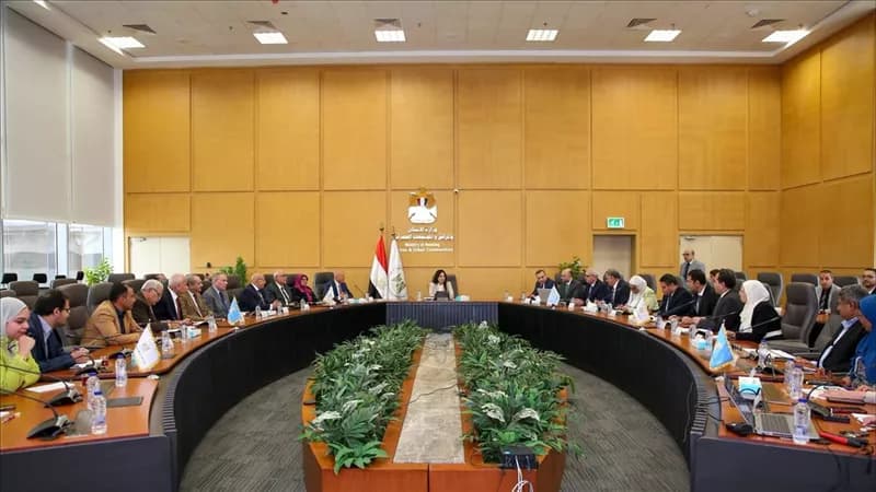 وزيرة الإسكان تراجع مشروعات الصرف الصحي بالدقهلية
