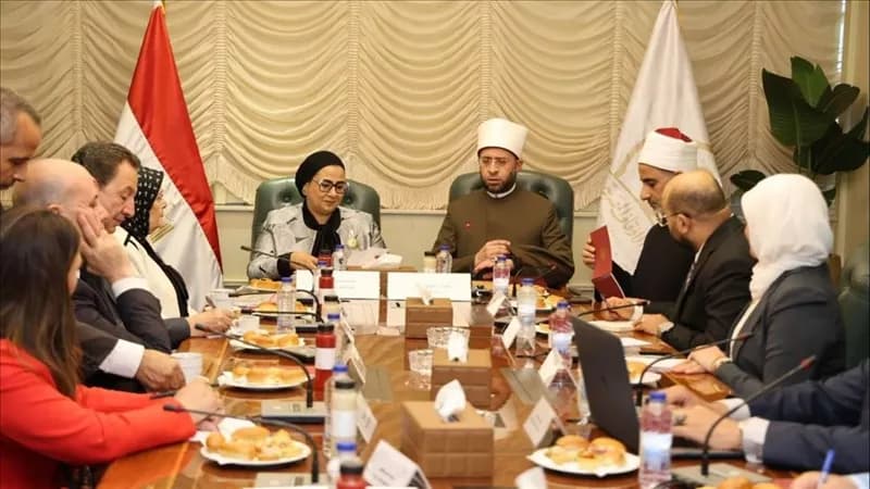 الأوقاف والمرأة يناقشان التعاون المشترك
