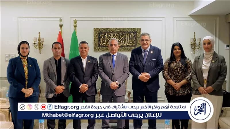 محافظ الإسماعيلية يناقش مطالب المواطنين وملفات التنمية