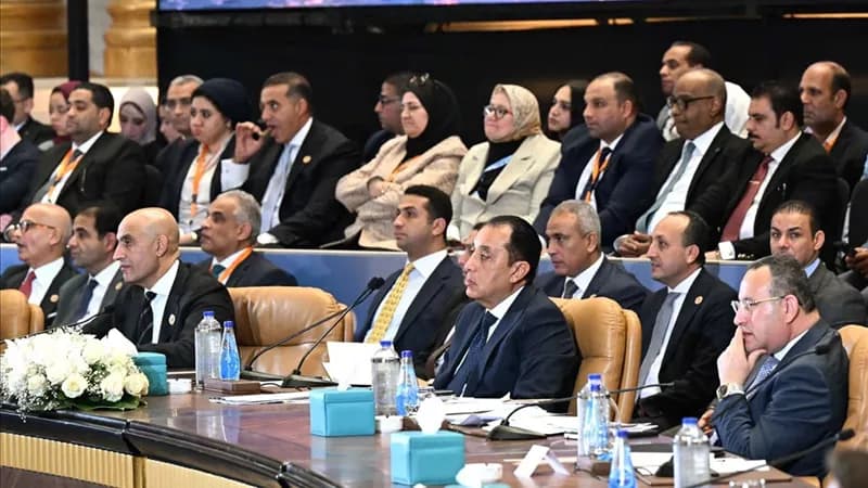 عبد اللطيف يسلط الضوء على تحديات التعليم
