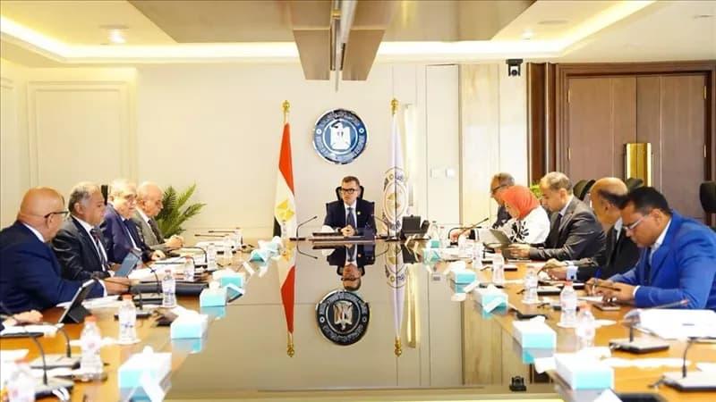وزير التخطيط يرأس اجتماعًا لاستغلال أصول بنك الاستثمار