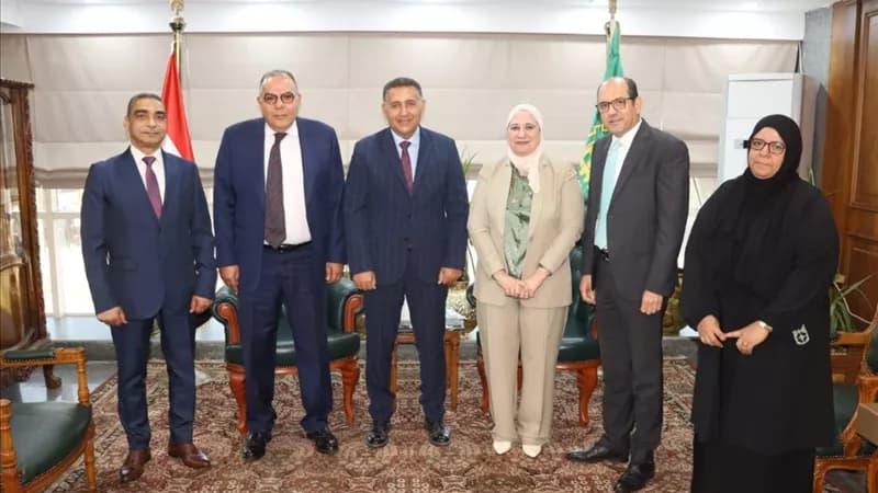 محافظ القليوبية يغطي توزيع مواد غذائية