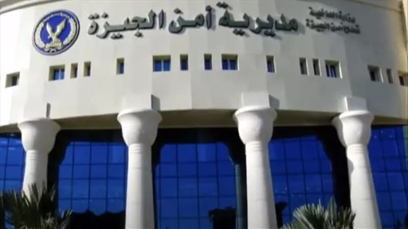 إنقاذ شخص من القفز بعقار