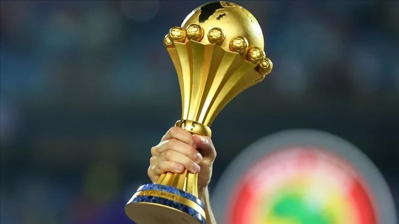 كاف يعود لنظام العامين