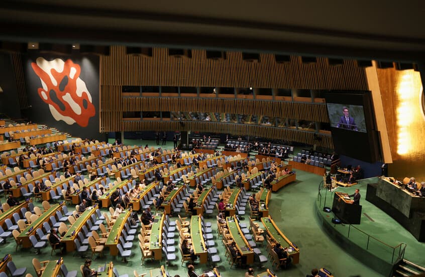 King's key speech and delegation withdrawals at UN opening