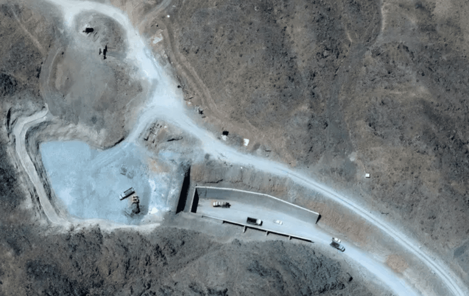 Trump suggests action on Peket Mountain