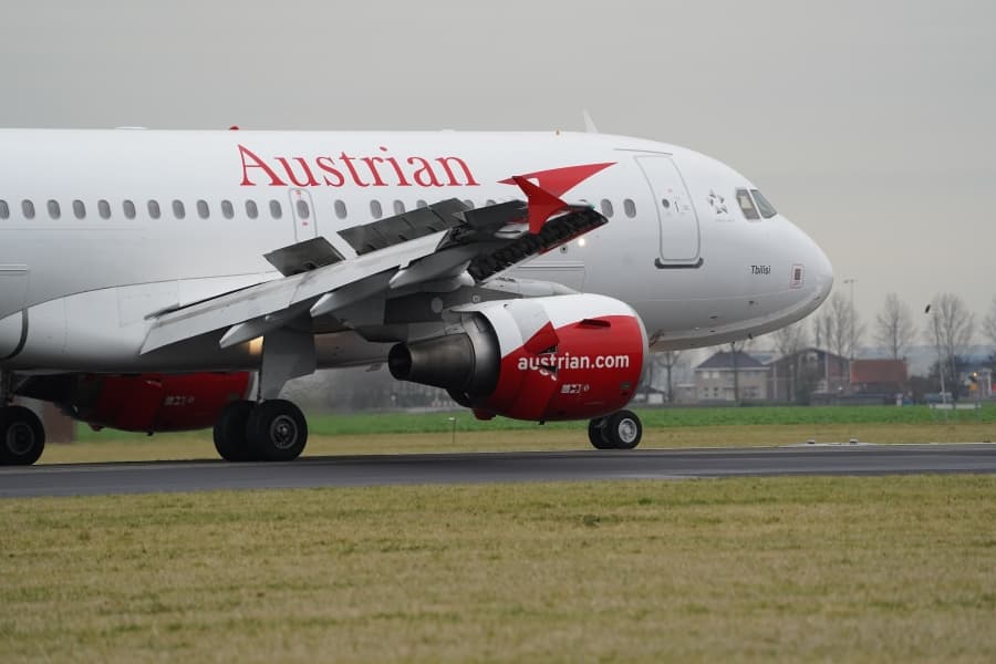 Tel Aviv flight makes emergency landing amid bomb threat
