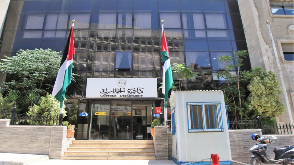 Customs shut unlicensed factory in Amman