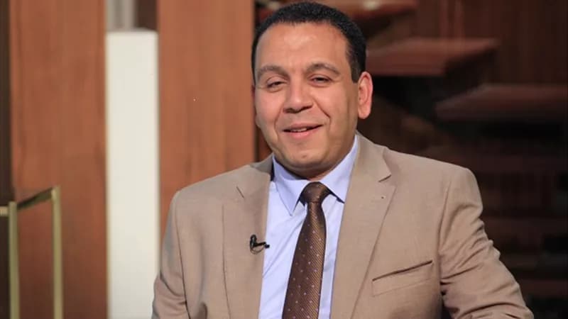 عبداللطيف يؤكد استمرار إضافة العربي والتاريخ للشهادات الدولية