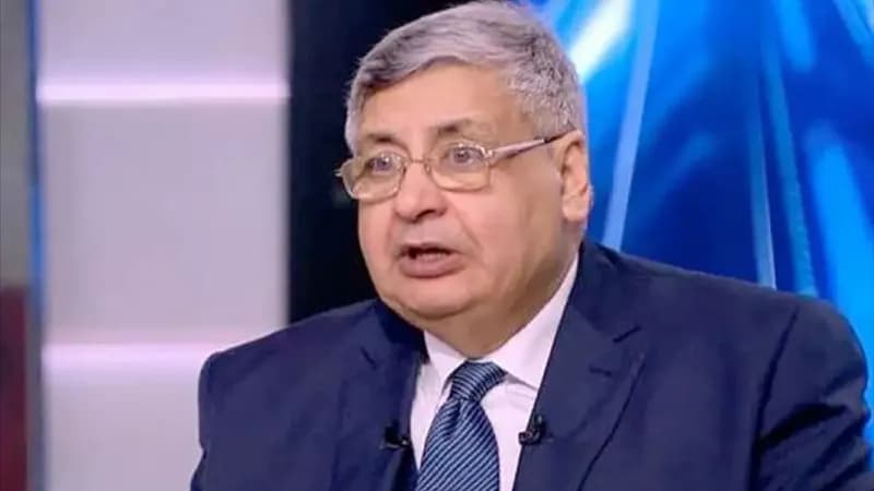 مستشار الرئيس الصحي يناقش رسالة دكتوراه بعين شمس