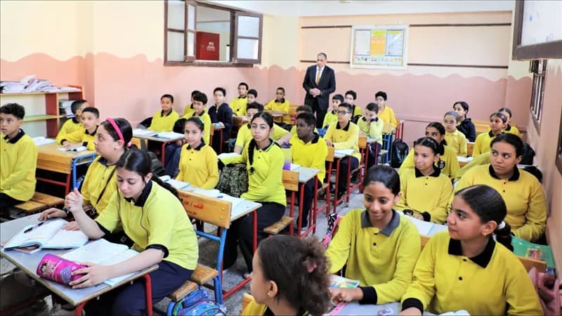 وكيل تعليم الجيزة يراجع انتظام الدراسة