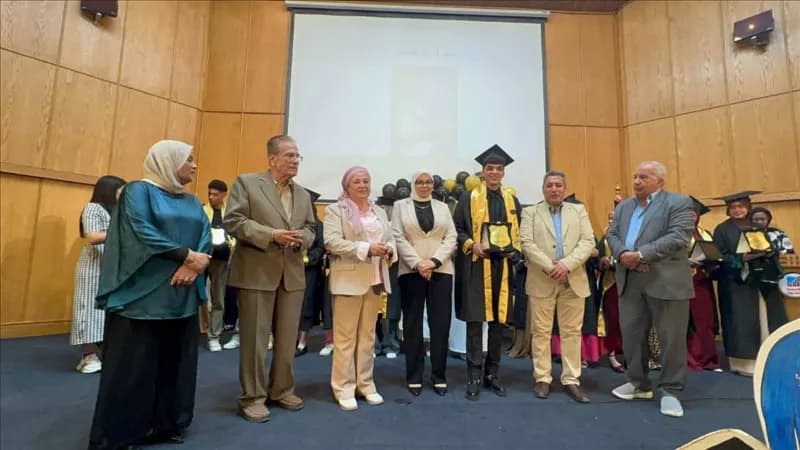 رئيس أكاديمية الفنون يشارك في حفل تخرج الدفعة الرابعة من مدرسة الفنون