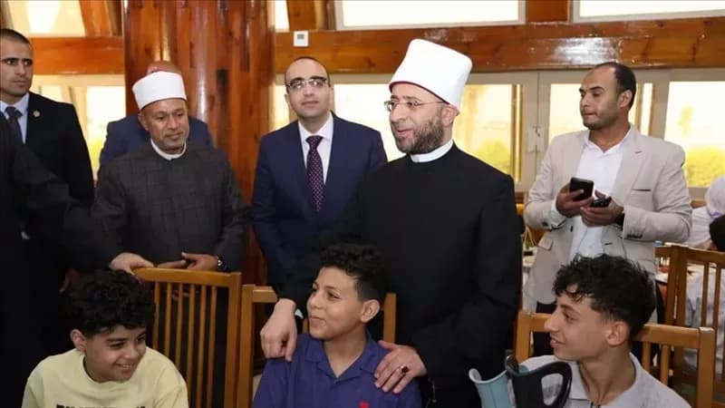 وزير الأوقاف يفحص أطفال 57357 بالاسماعيلية
