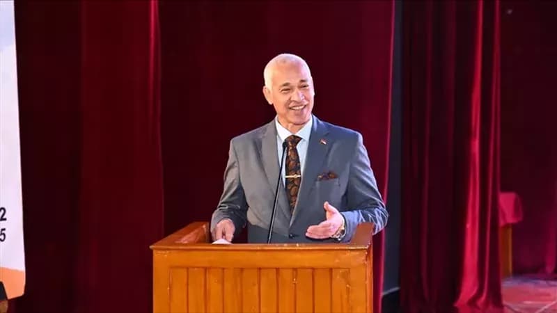 رئيس جامعة أسيوط يشارك في تخرج دفعة جديدة من الماجستير المهني