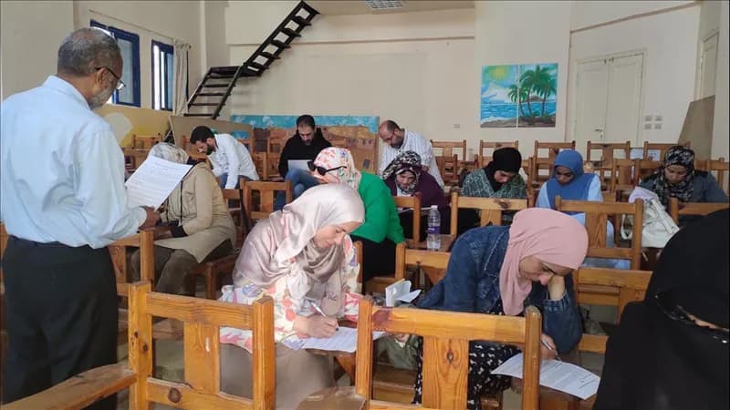 تعليم مطروح ينظم تدريبات لتطوير مهارات الإنجليزية لمعلمي الرياضيات والعلوم