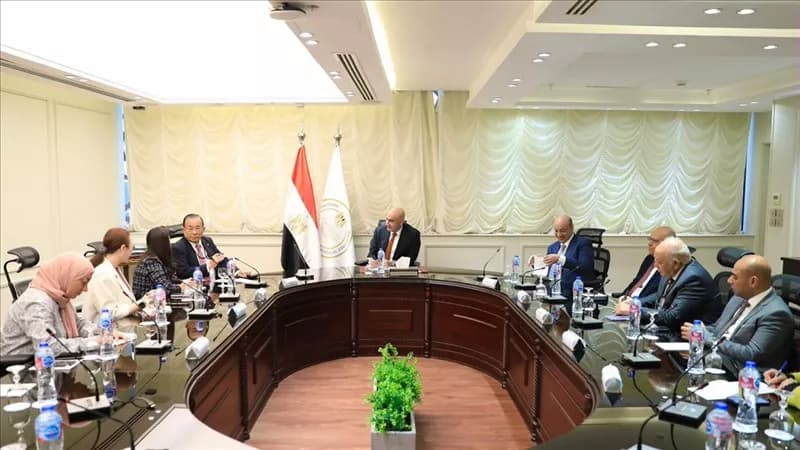 عبداللطيف يراجع تحويل 20 مدرسة تكنولوجية