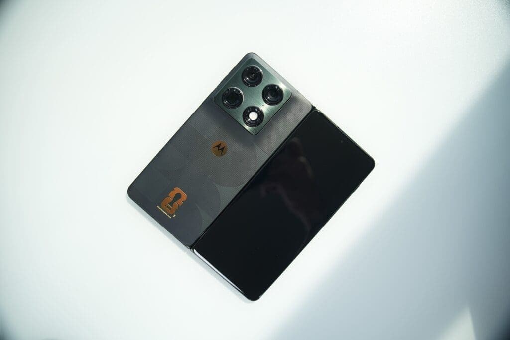 موتورولا razr fold من فاخرة إلى أداة إنتاج