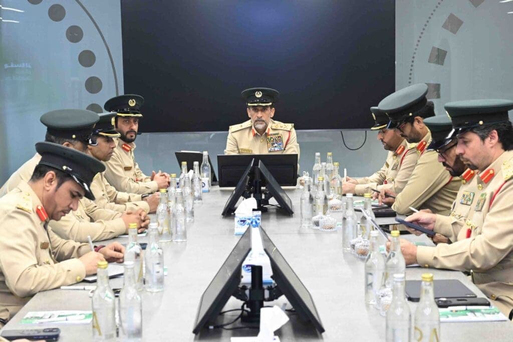 شرطة دبي تطلق 36 روبوتا للمهام الإدارية