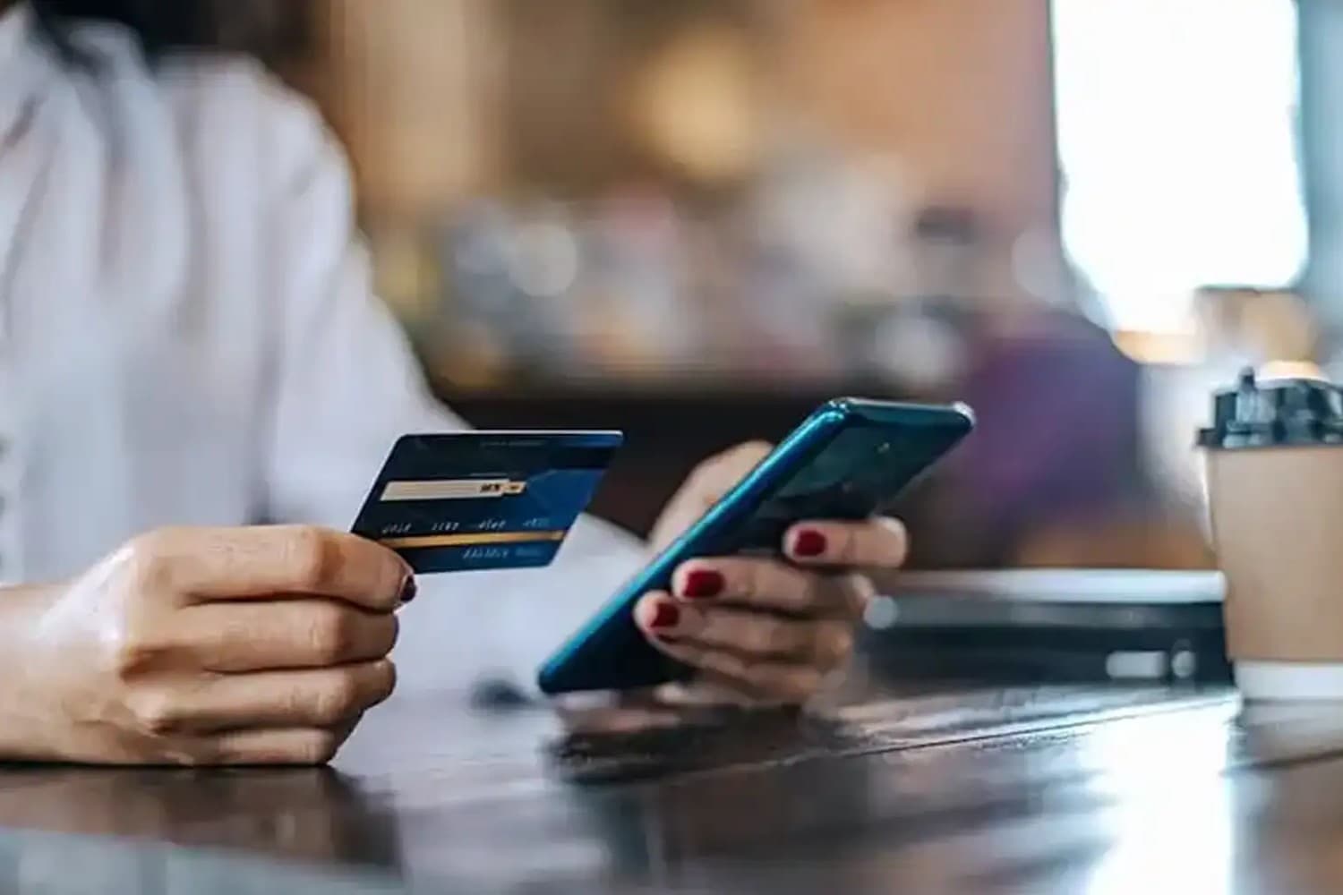 Global banking alerts on smart shopping risks