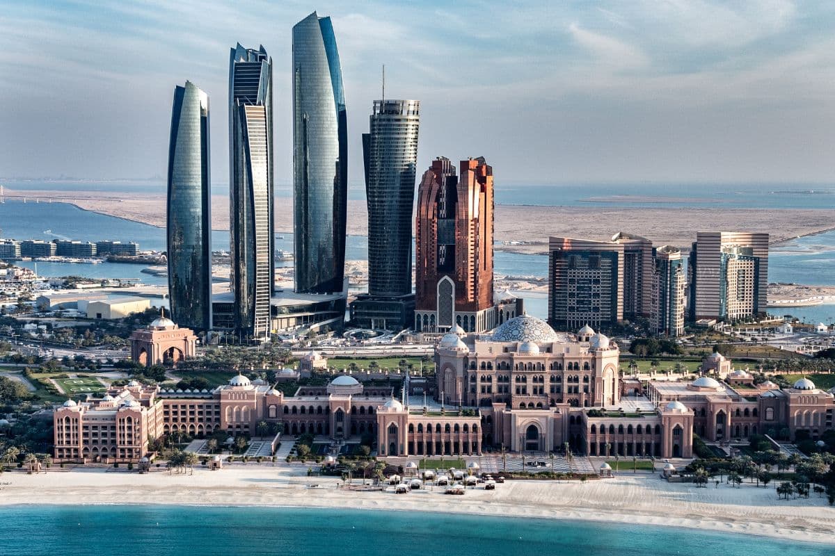أبوظبي تعلن بدء منصة الذكاء الاصطناعي القضائية