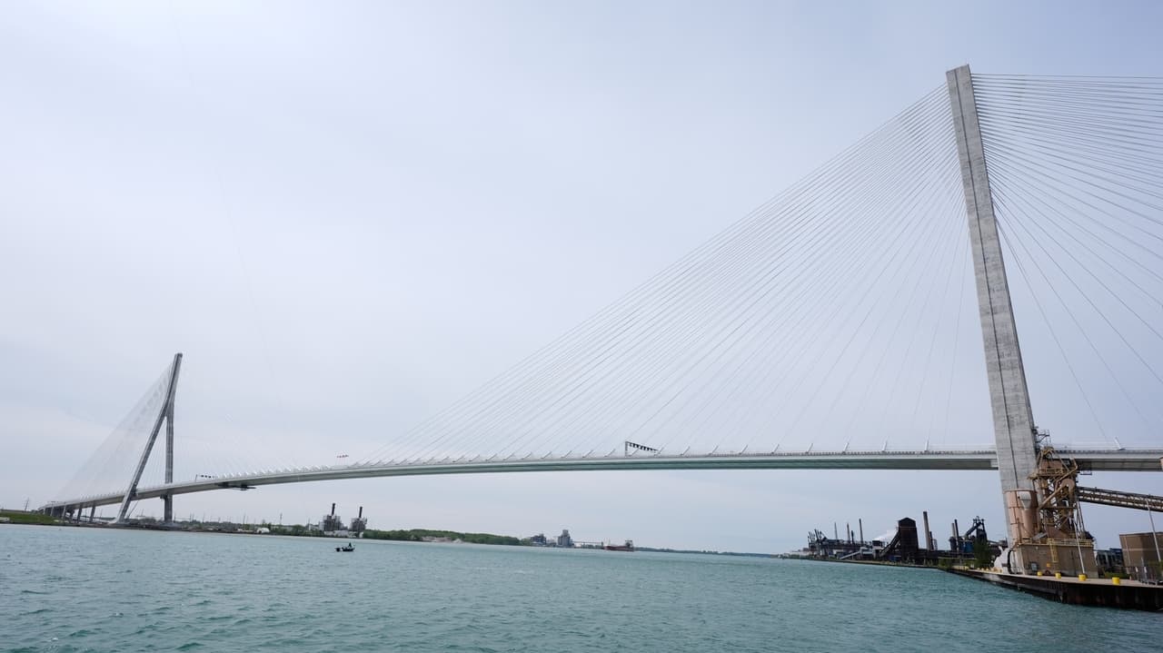 كندا تستعد لجسر جديد مع أمريكا وسط نزاعات جمركية
