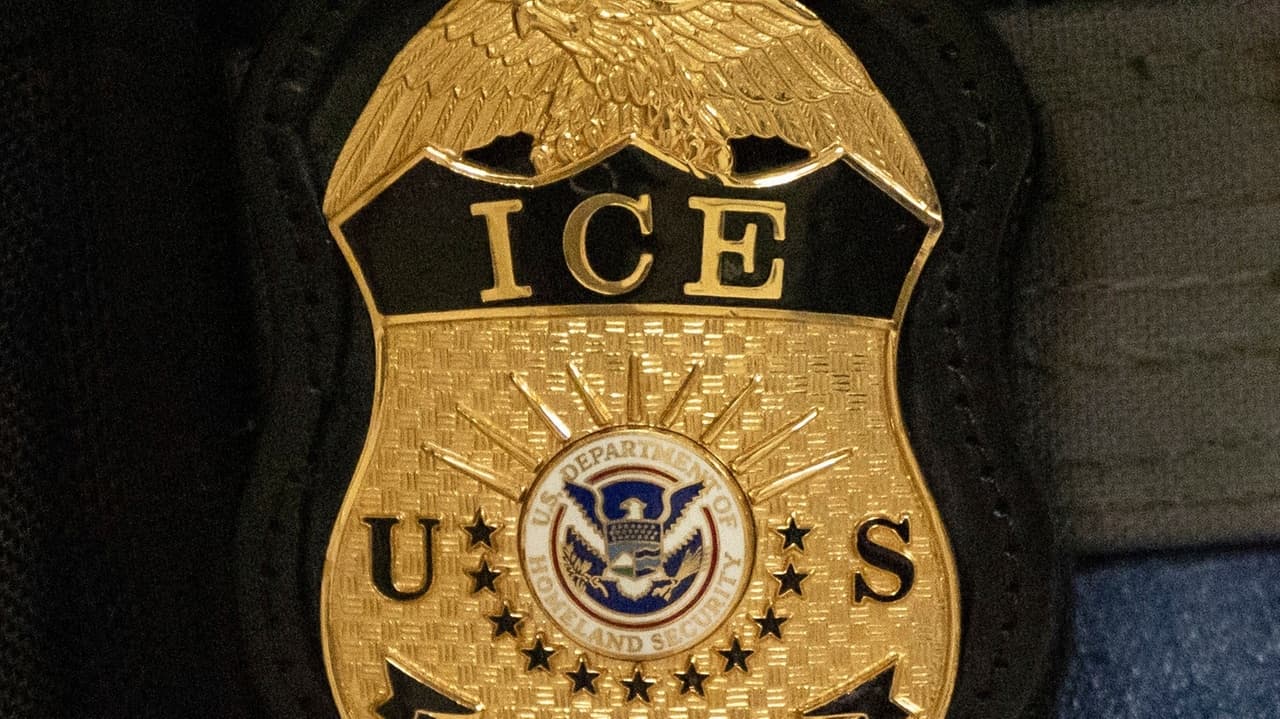 شرطي من ICE متهم بالكذب في قضية إطلاق نار