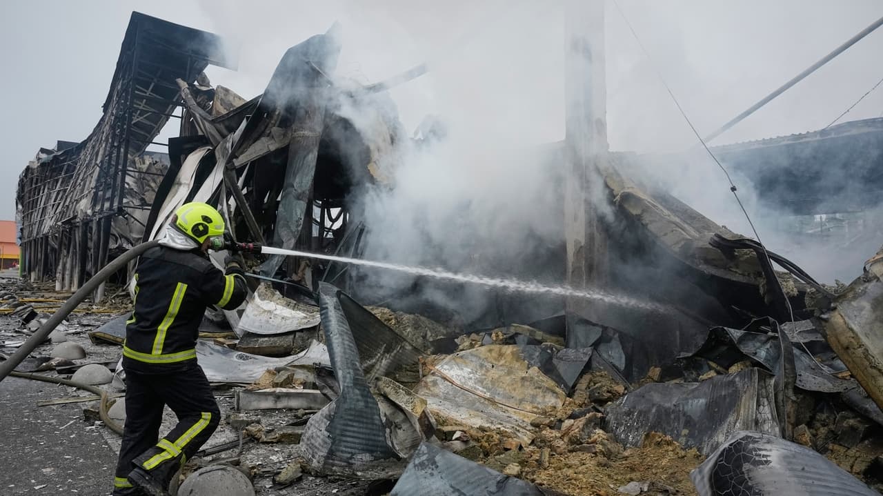 Russia attacks Kyiv amid peace talks