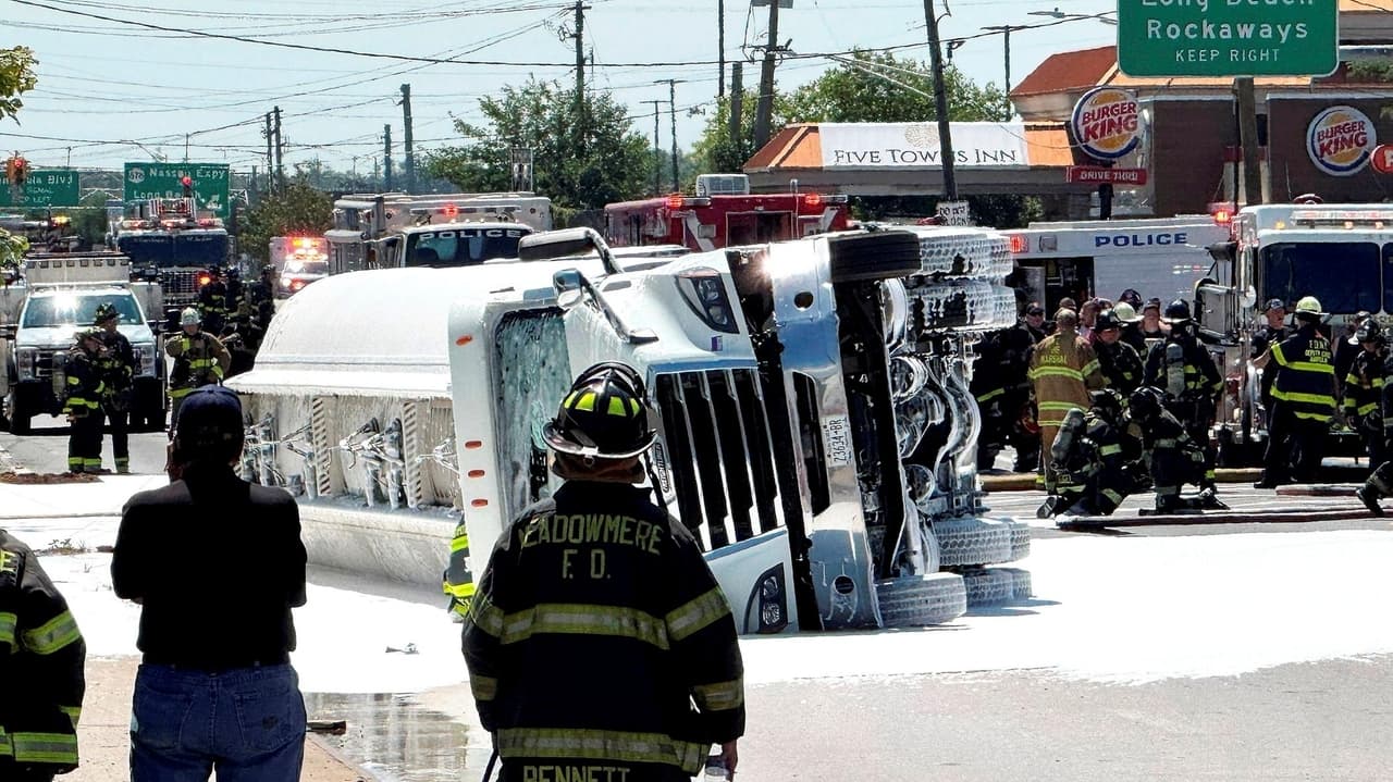Oil spill shuts Rockaway Blvd Meadowmere