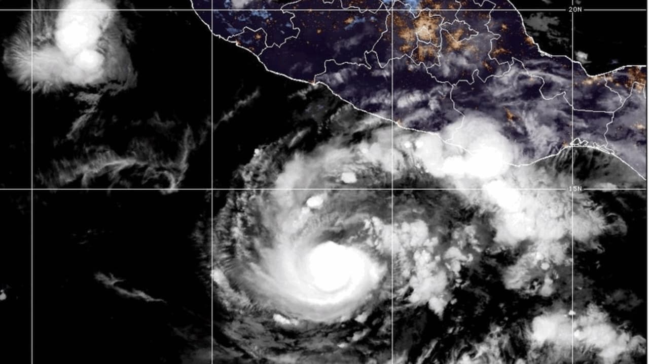 Hurricane Trudy heads to Mexico
