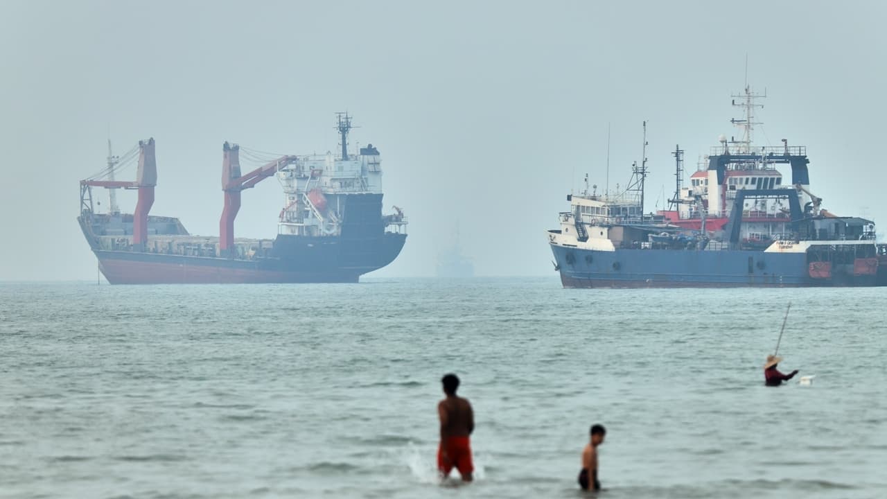 Cargo ship hit in Strait of Hormuz