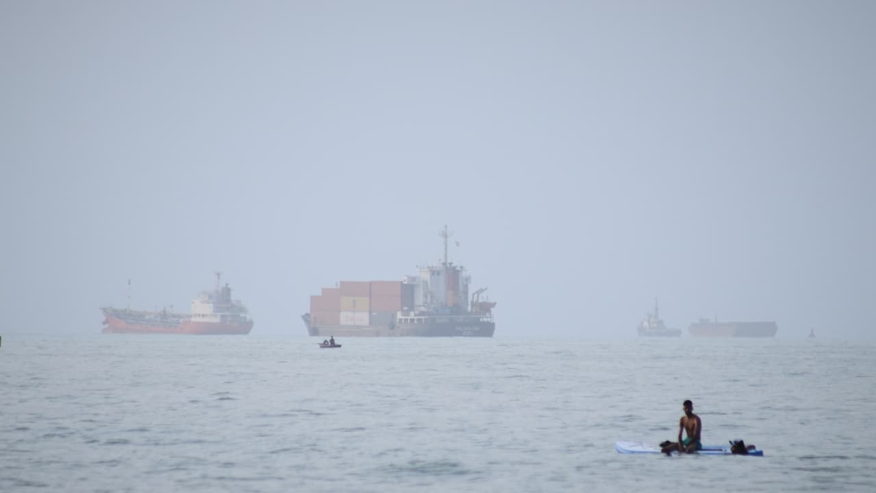 Iran and Oman advance on Strait reopening