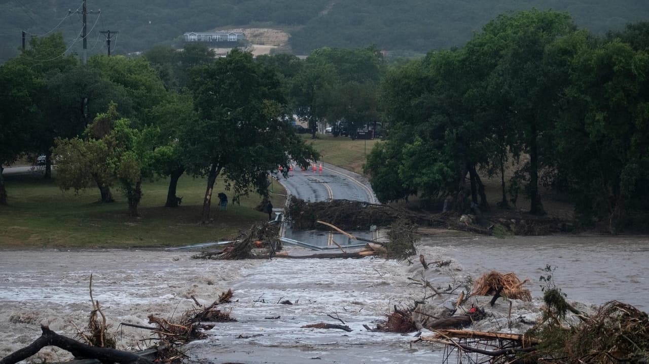 Parts of Texas Face Threats of Dangerous Flooding as Previously Hit Areas Begin Cleanup