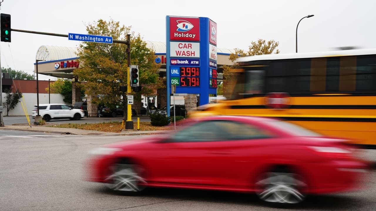 US fuel prices reach high Labor Day levels