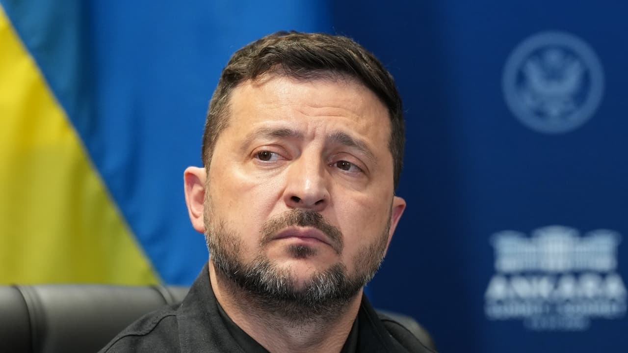 Zelenskyy discusses split with ousted defense minister