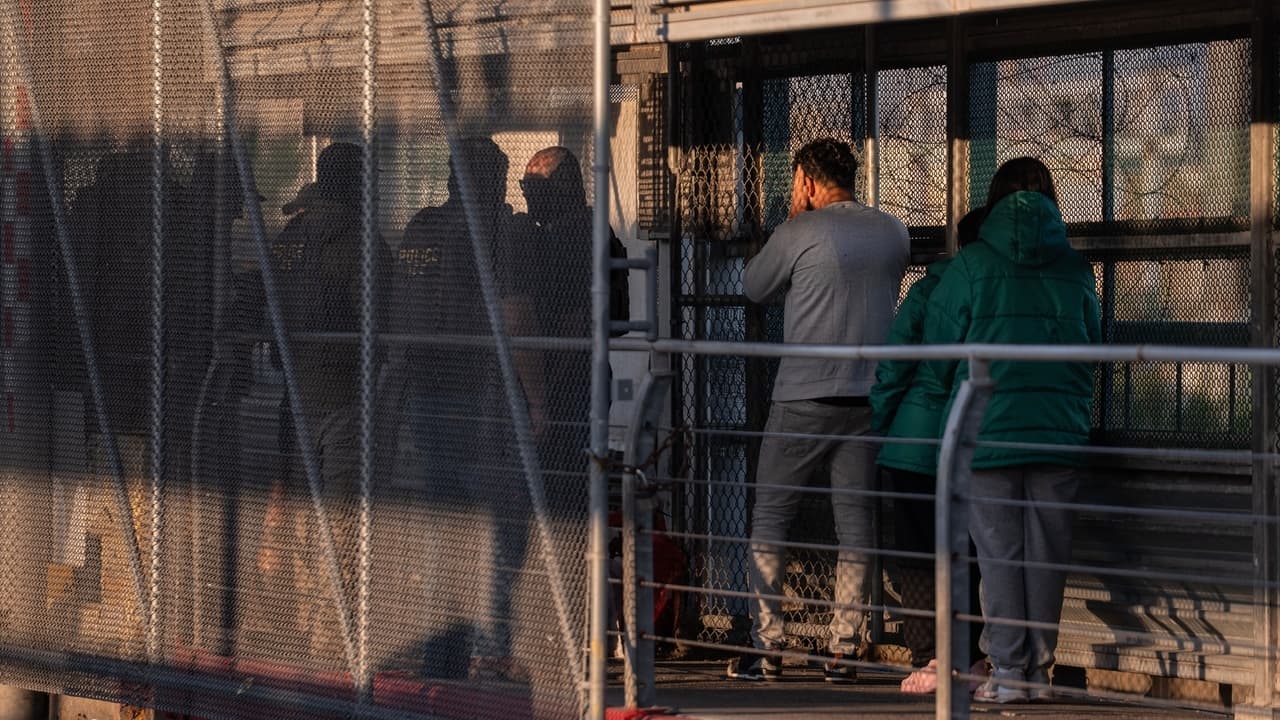 Supreme Court permits Trump deportations during review