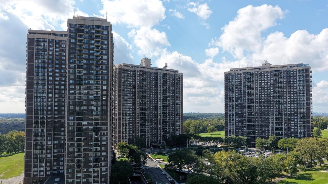 Two cases of Legionnaires' disease at North Shore Towers