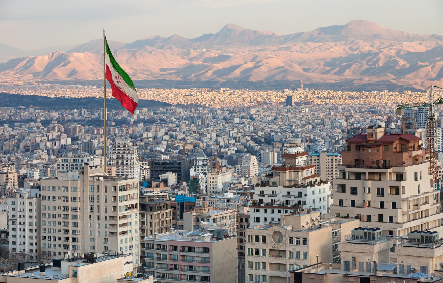 مفاوضون قطريون في طهران لتهدئة التوتر ومناقشة تنفيذ مذكرة التفاهم الأمريكية الإيرانية