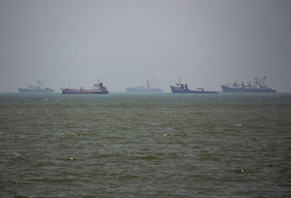 Iran proposes ship passage fee law