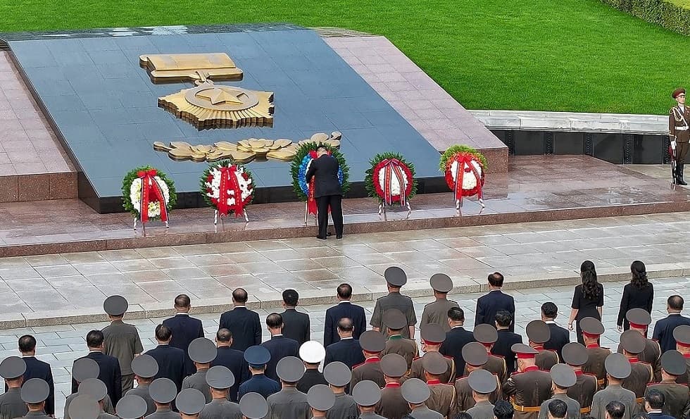 Kim Jong Un Tours Korean War Cemeteries
