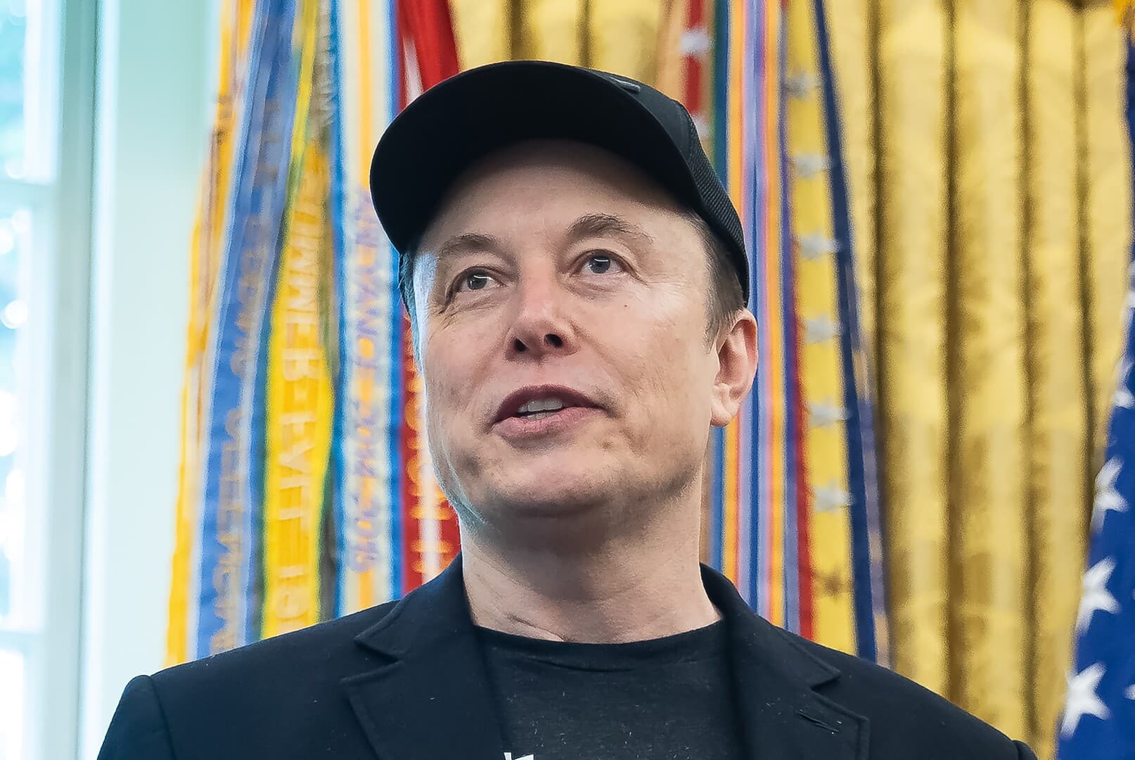 Mask Reflects Sufetan Migration Crisis
