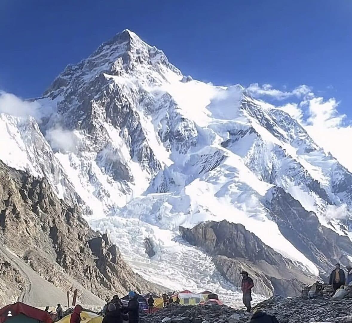 Pakistan snow avalanche covers climber tracks