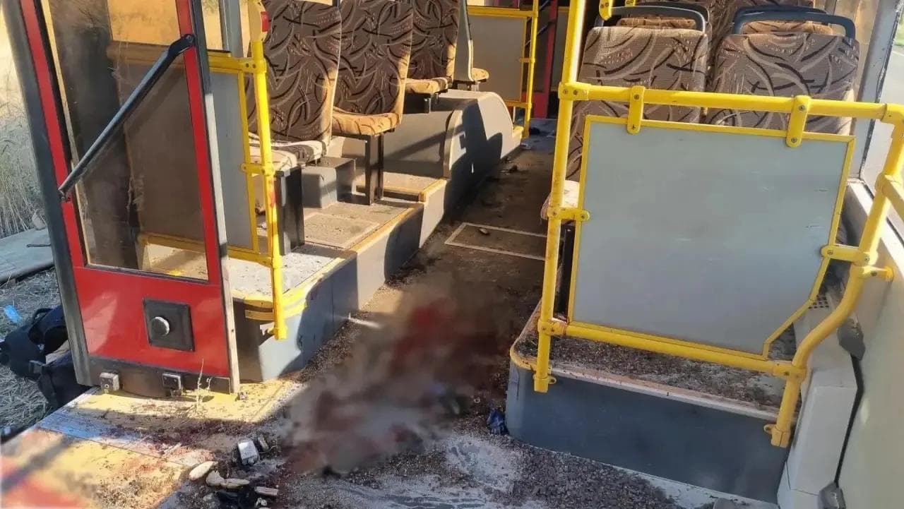 إصابة شخص و12 آخرين في هجوم على حافلتهم في زابوروجيه