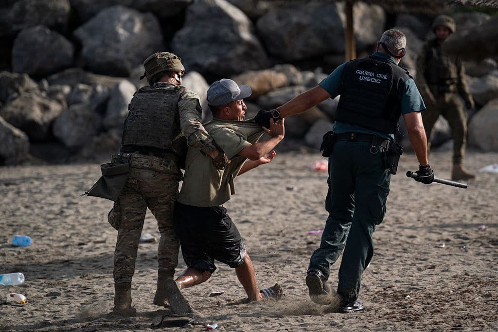 Over a thousand migrants outside Ceuta shelter