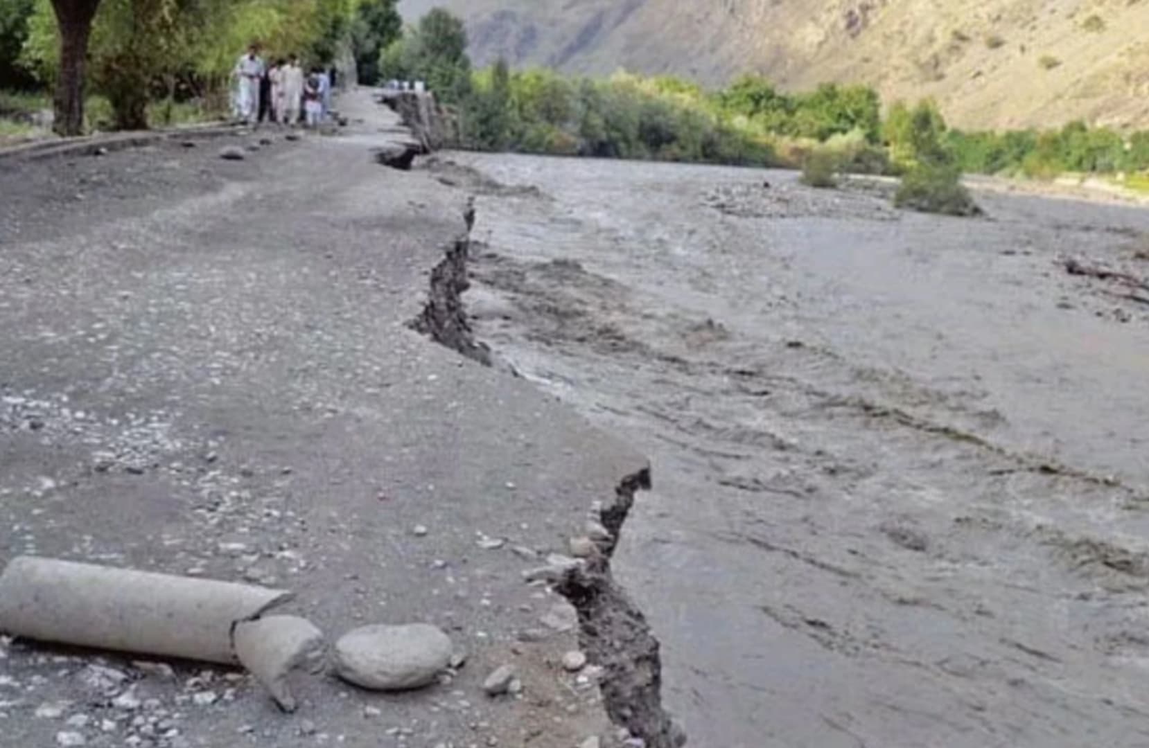 Floods in Shandur Valley after glacier collapse