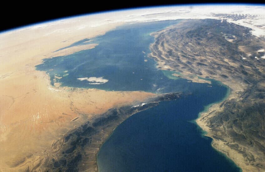 بقع نفط جديدة بالخليج وخطر كارثة بيئية