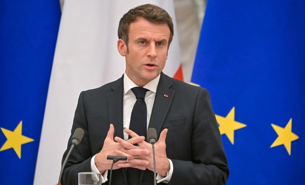 Macron commits to Zelensky missile support
