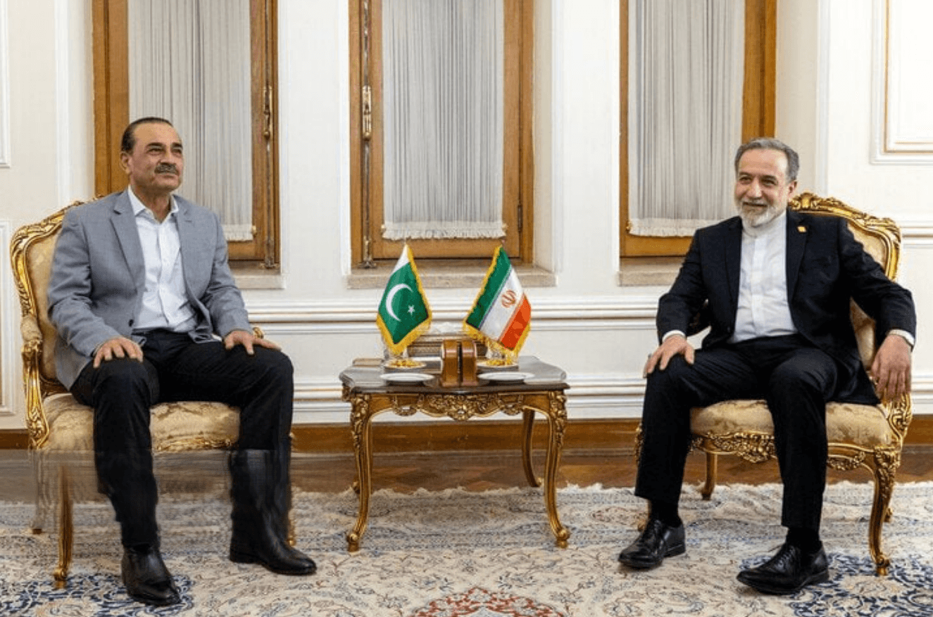 Pakistani army chief visits Tehran