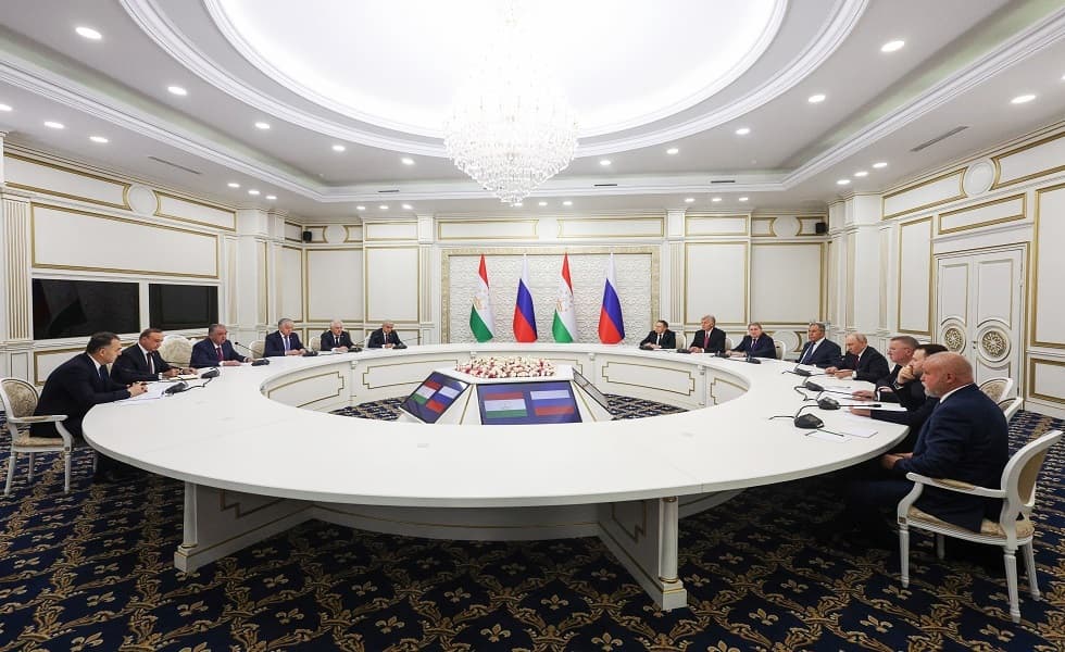 Putin talks with Tajikistan leader