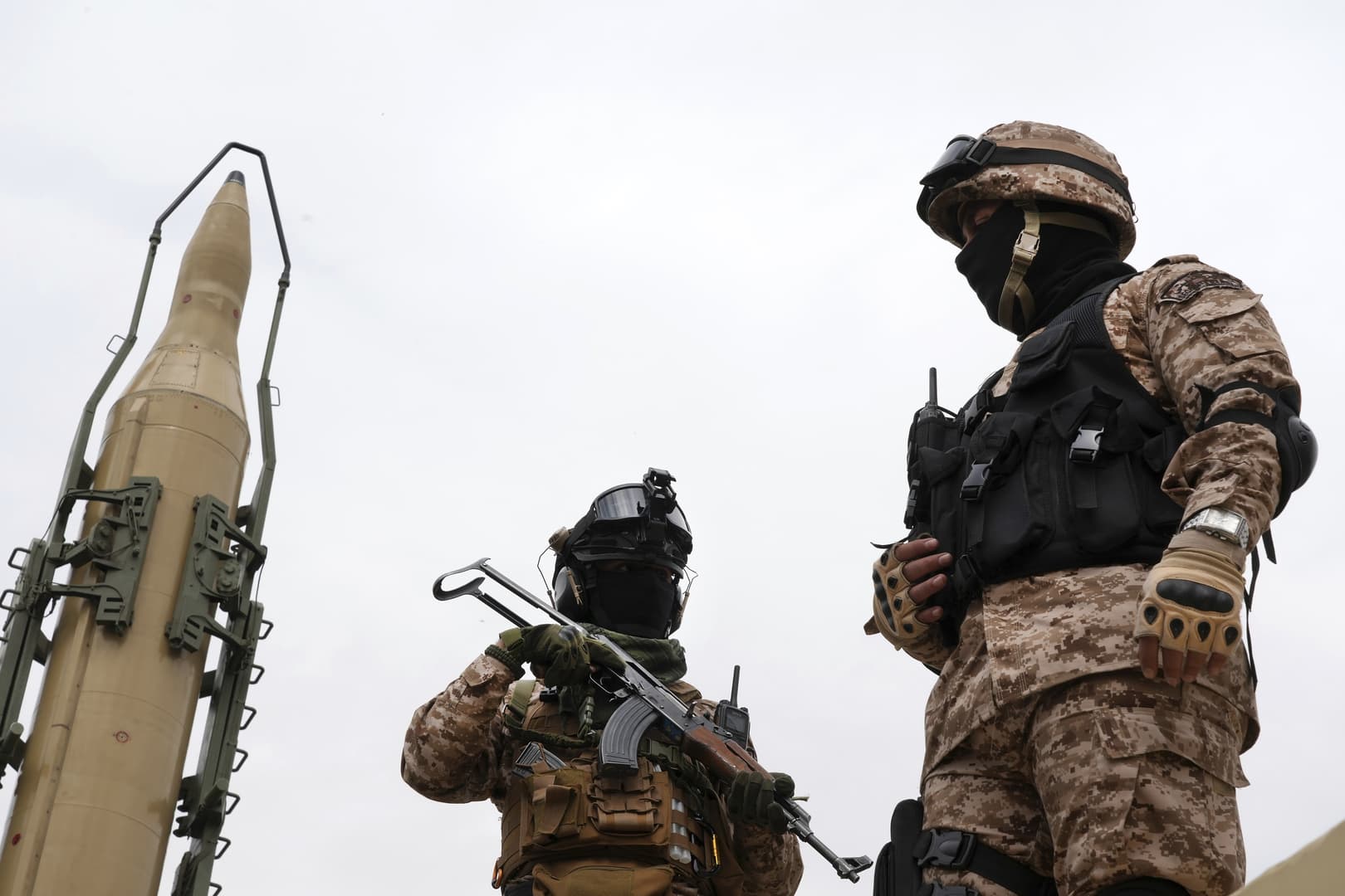 إيران تعلن استعدادها لرد قاسٍ على واشنطن