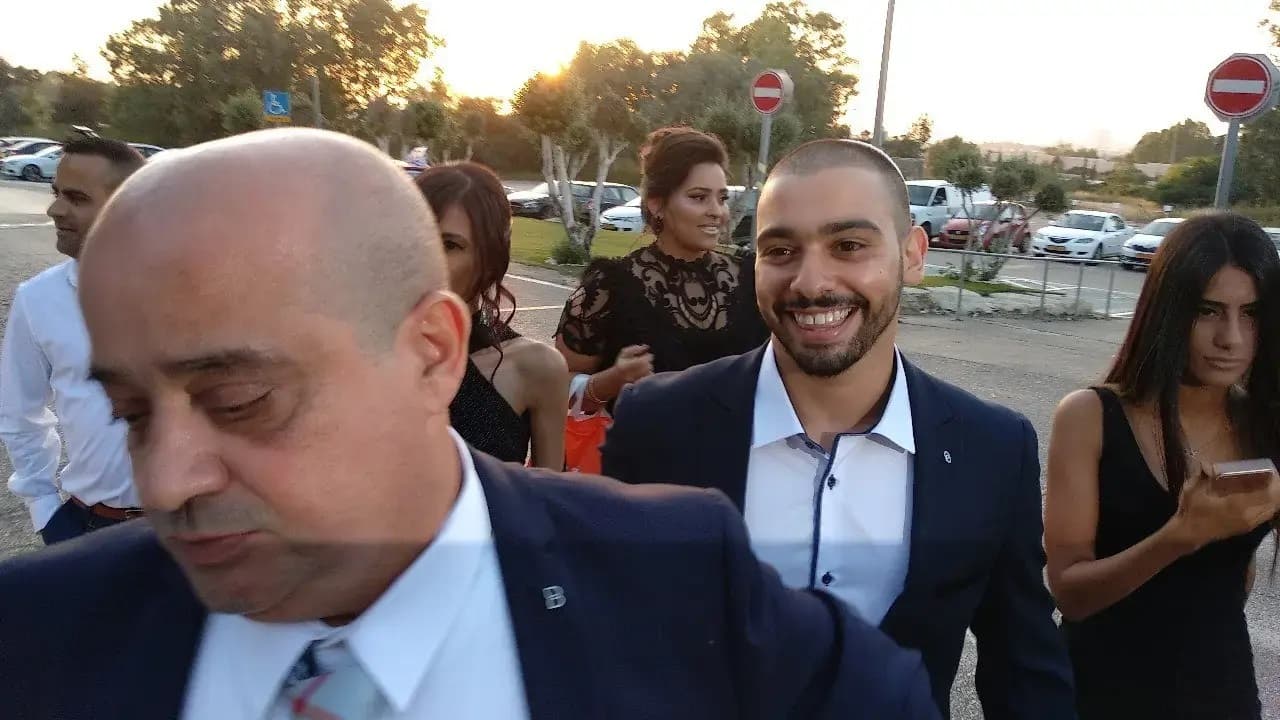 عزريا يعود بعد العفو الرئاسي